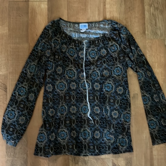 Bundle of Maternity Shirts size Medium - Picture 5 of 6